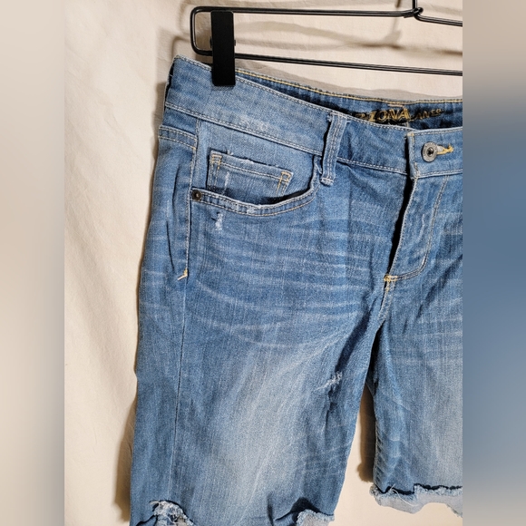 Arizona size 9 women's distressed blue jean shorts cut off style in great shape - Picture 4 of 8